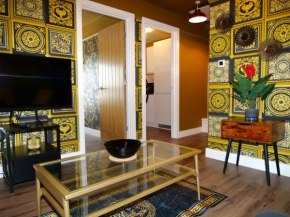 Ultra Deluxe Versace Apartment Near Sheffield FULL SKY TV